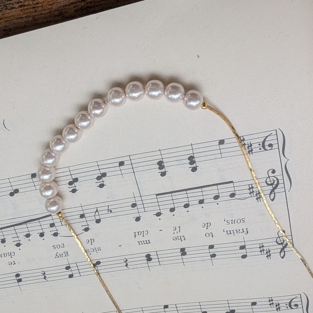 Vintage Goldtone and Faux Pearl Necklace - Picture 7 of 9